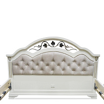 Кровать из массива с мягким изголовьем Элизабет 2 ВМК-Шале цвет белый с золотой патиной изголовье общий вид