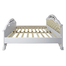 Кровать из массива с мягким изголовьем Элизабет 1 ВМК-Шале цвет белый обивка орегон перламутр вид сбоку
