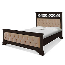 Кровать из массива с мягким изголовьем Шарлотта ВМК-Шале в цвете каштан ткань Shaggy honey общий вид